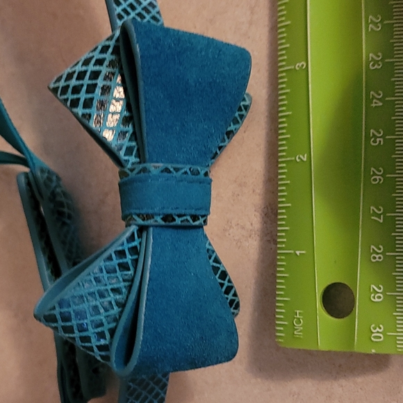 Free with any bundle! Adorable! White house/black market teal/green bow belt - Picture 12 of 13